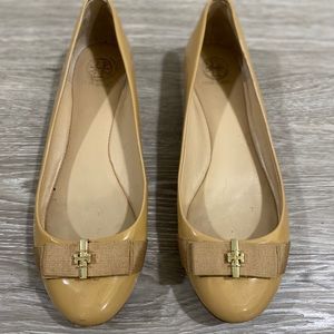 Tory Burch 'Trudy' Bow Ballerina Flats Beige Patent Womens 7.5 M MSRP $250